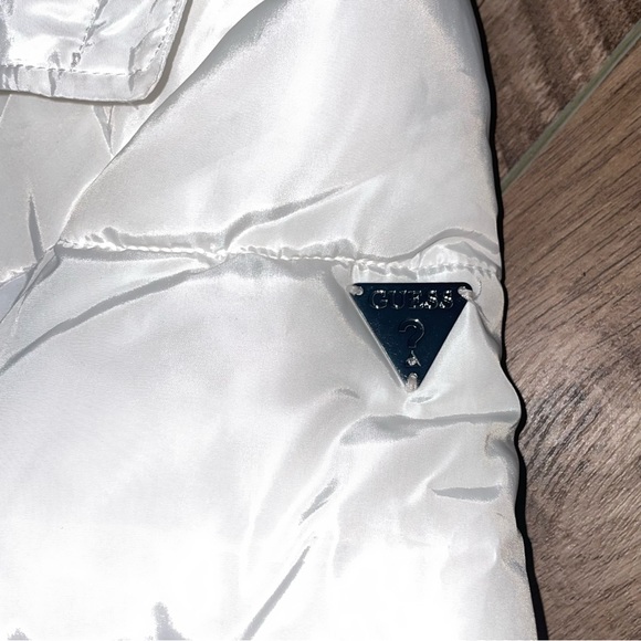 SOLD / Guess White Puffer Jacket - Picture 2 of 11